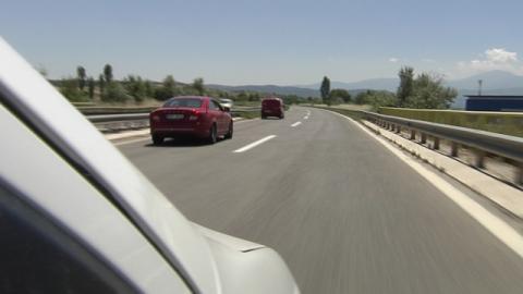 Road traffic in North Macedonia is smooth on dry roads; occasional local disruptions