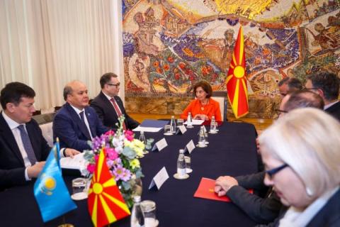 Средба на Сиљановска-Давкова со казахстанскиот министер за трговија и интеграции, Арман Шакалиев